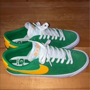 Nike blazer low pro gt lucky greed gold Oregon